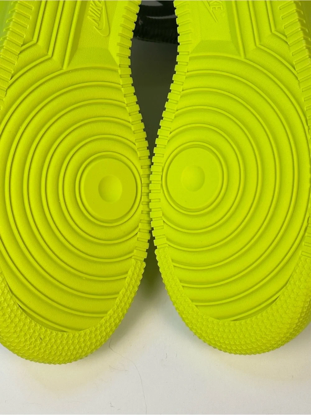 Nike Air Force 1 Men’s Low Off-White Volt Sz 13 NEW IN BOX Style AO4606 700